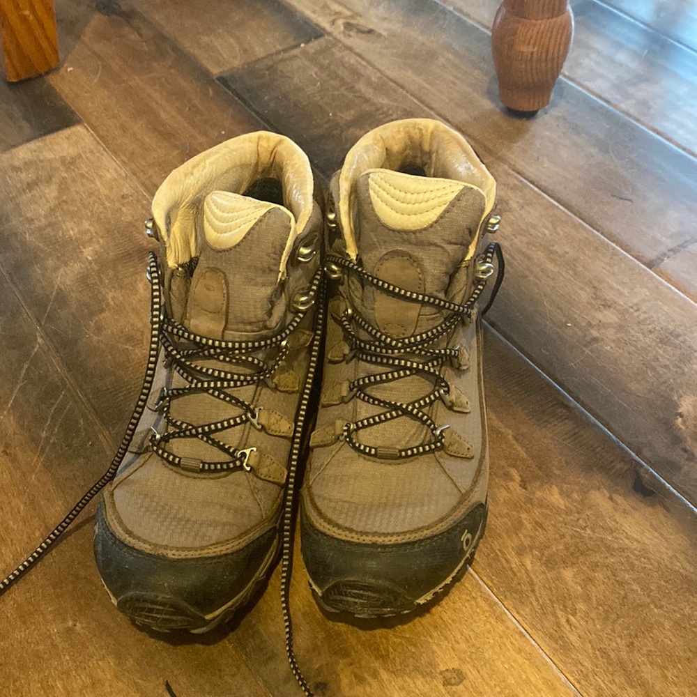 Oboz womens hiking boots-waterproof